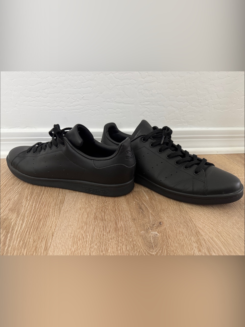 Stan Smith Adidas All-Black Low-Top Sneakers